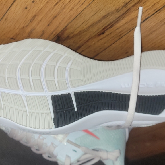 Women's Nike Zoom Winflo Sneakers - Picture 3 of 4